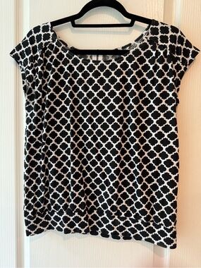 LOFT Black and White Short Sleeve Geometric Print Top